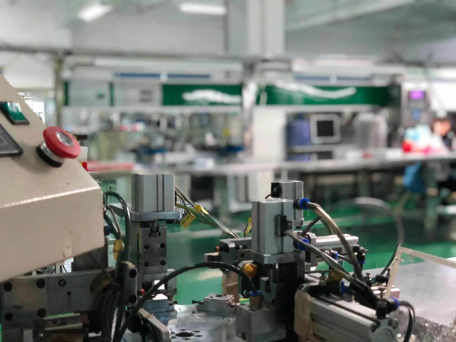 Production line scene showing station workflow and equipment layout (IMG_4577)